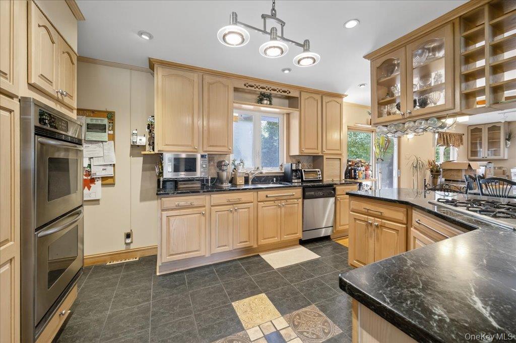 11 Merriewold Lane N – For Sale photo 12