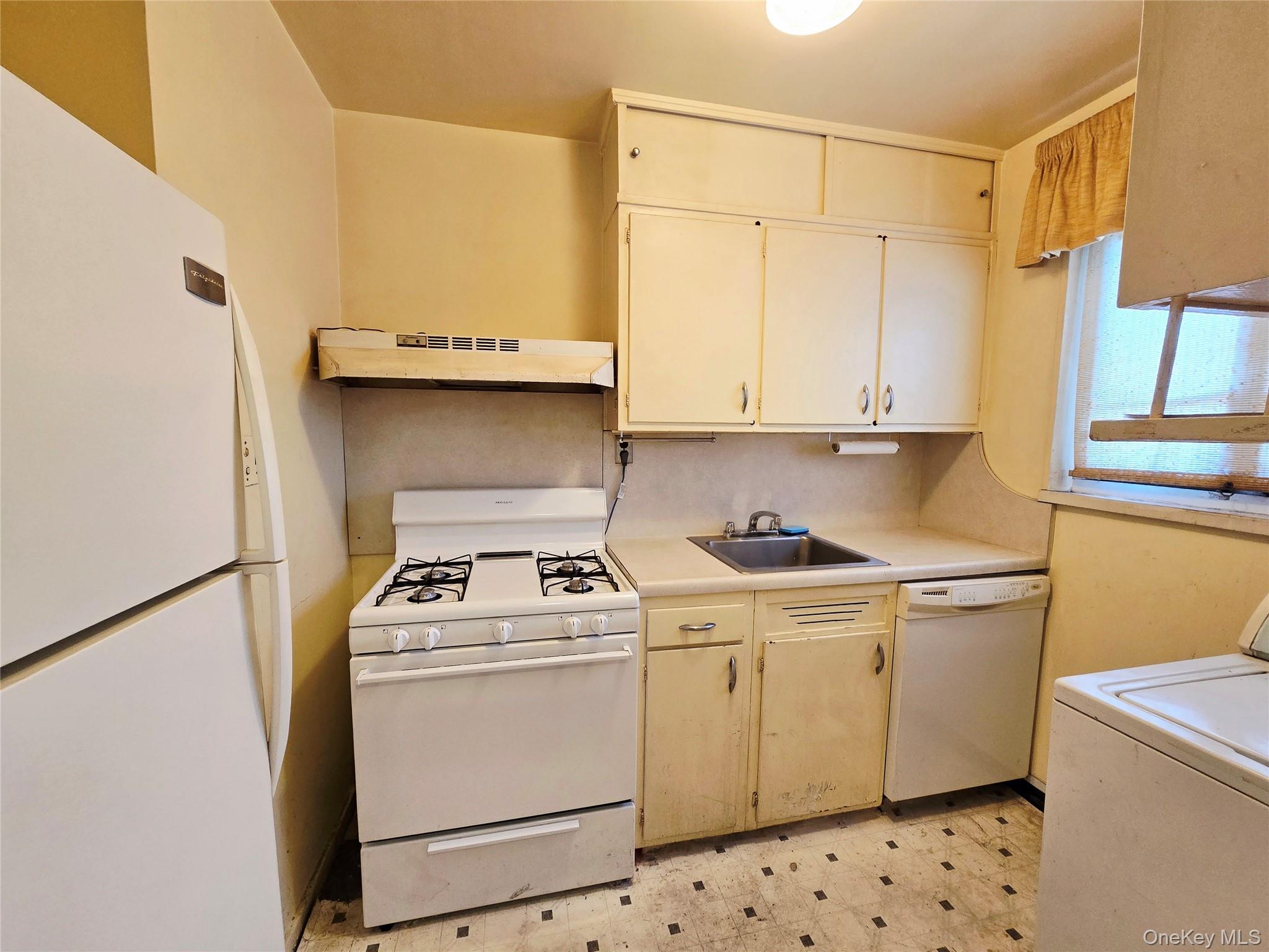22305 Manor Road, Unit 226 photo 6
