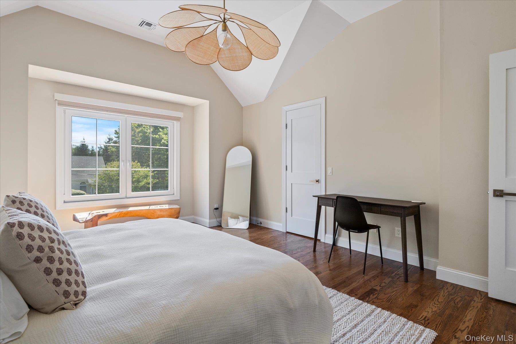 660 Sutton Place – For Sale photo 22