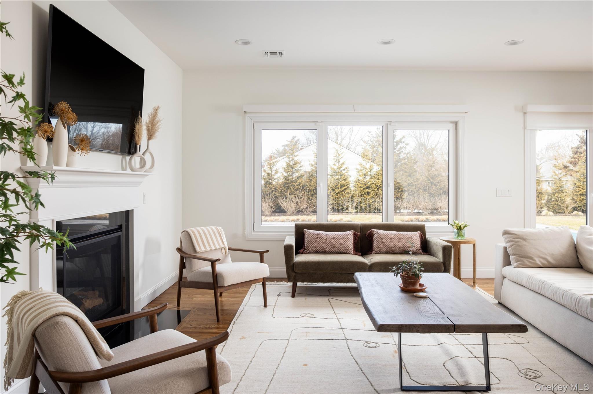 660 Sutton Place – For Sale photo 13