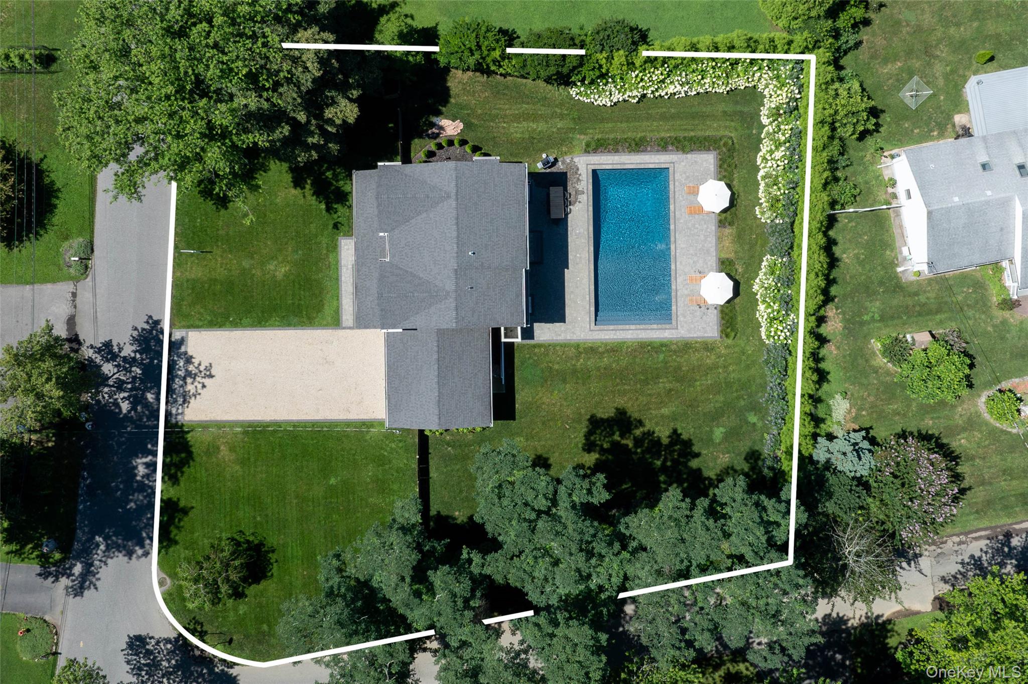 660 Sutton Place – For Sale photo 14