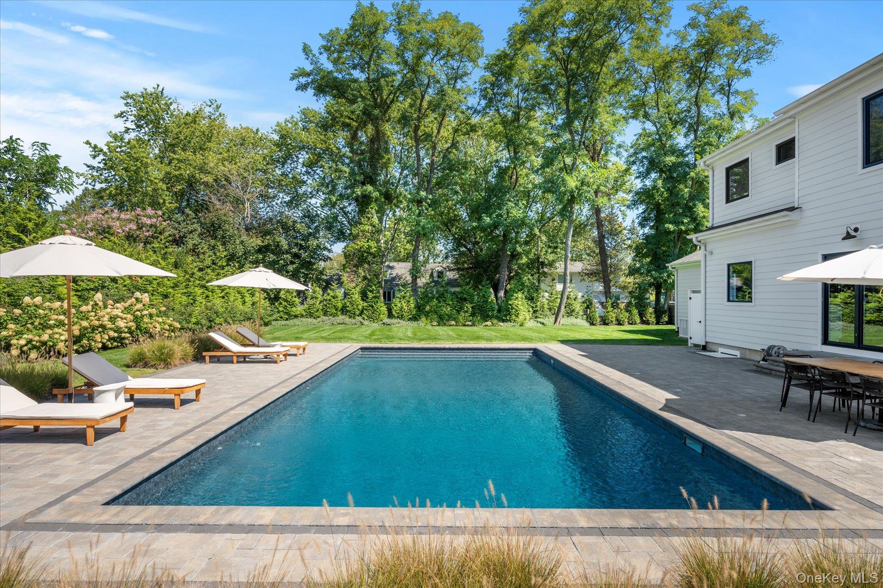 660 Sutton Place – For Sale