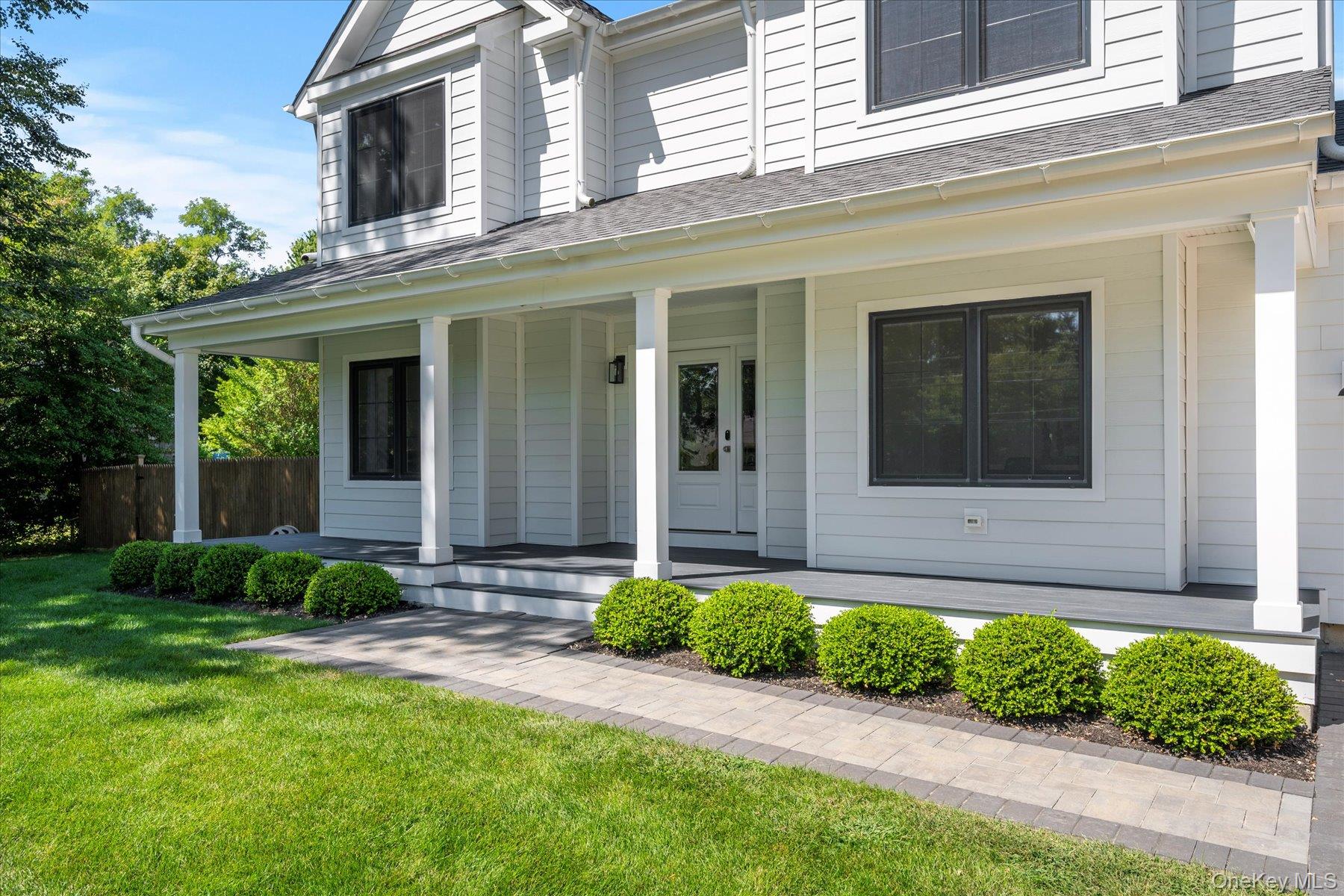 660 Sutton Place – For Sale photo 5