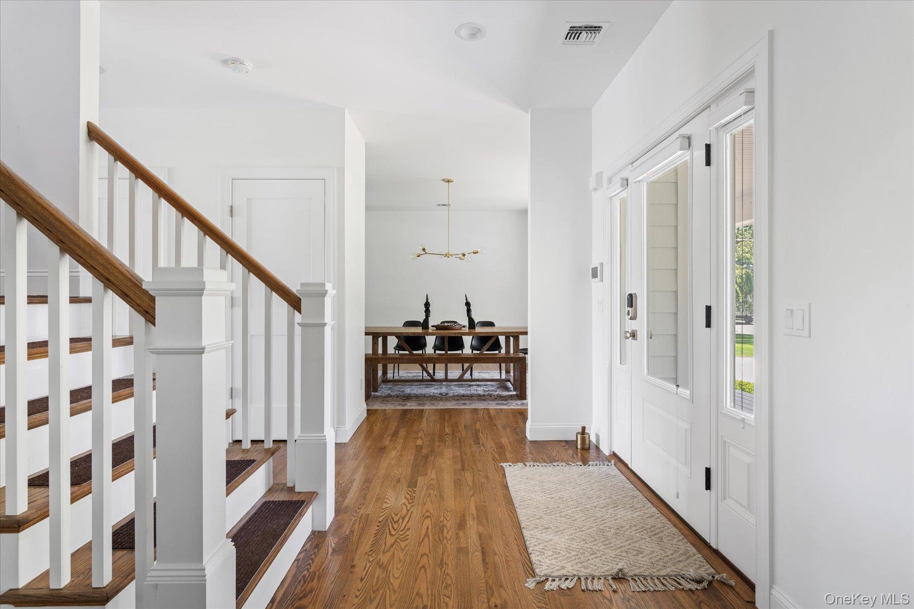 660 Sutton Place – For Sale photo 8