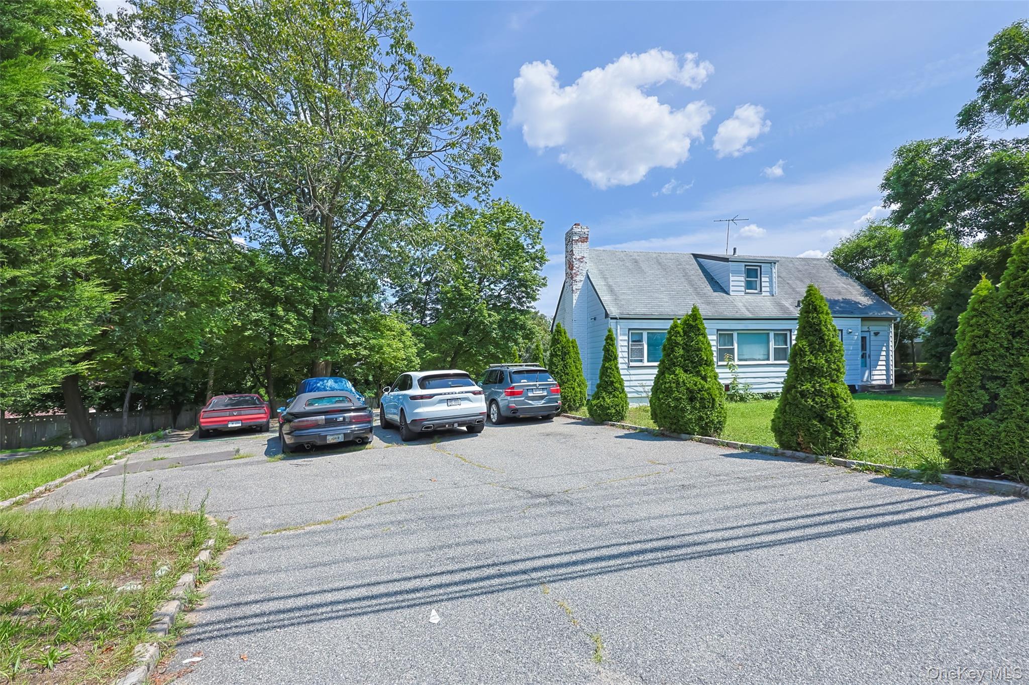 84 Middle Neck Road – For Sale photo 2