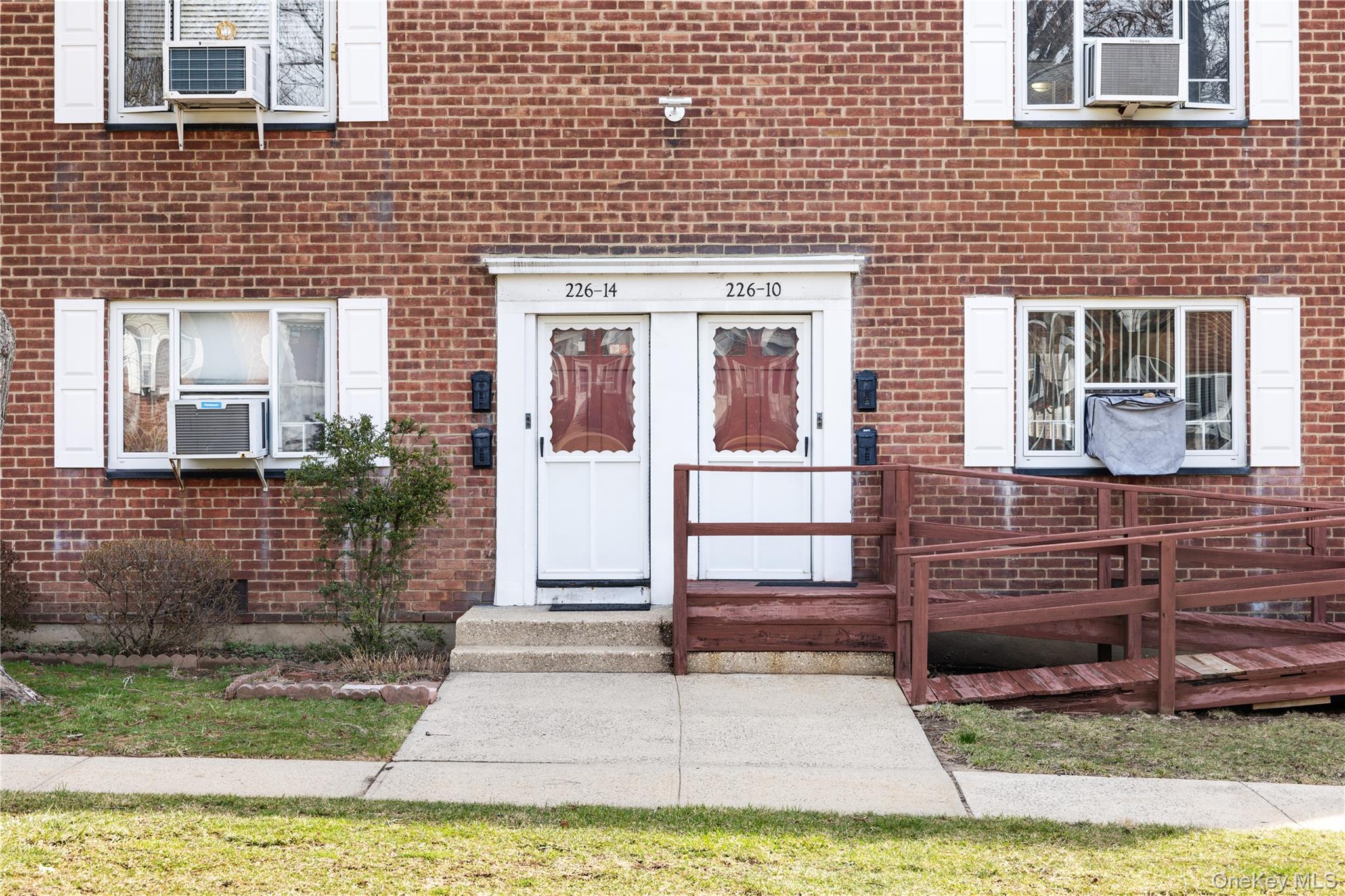 226-10 Manor Road, Unit Upper photo 4