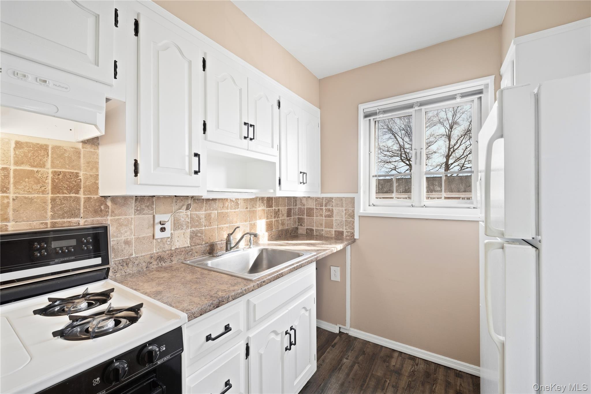 226-10 Manor Road, Unit Upper photo 13