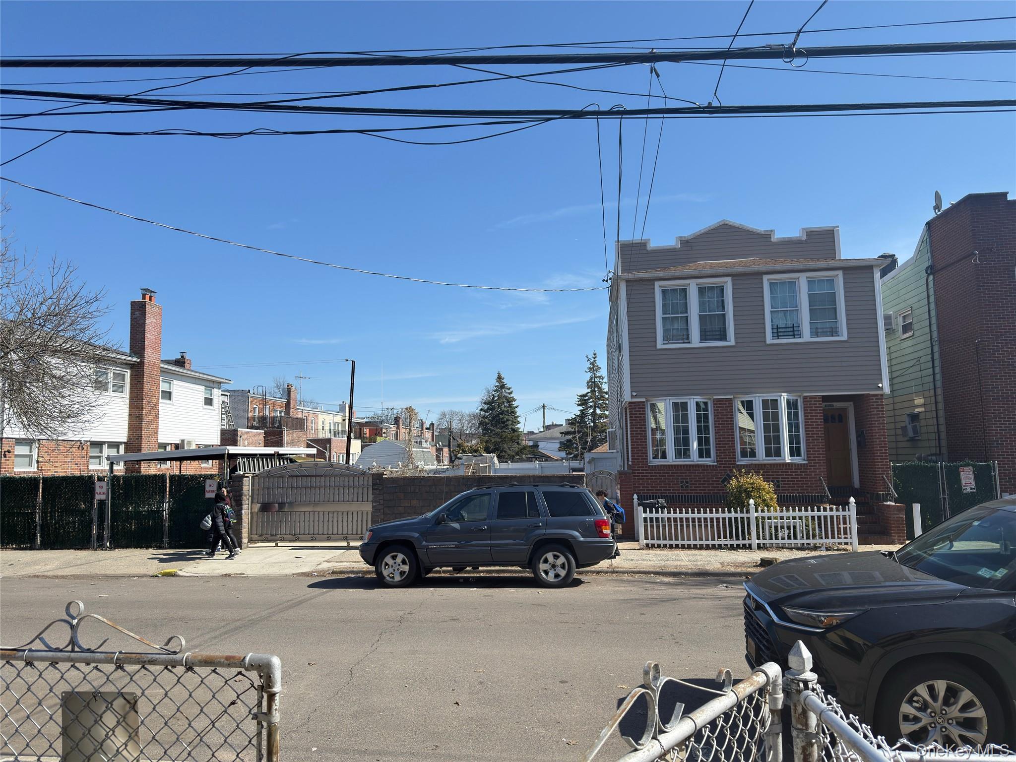 136-15 Whitelaw Street – For Sale