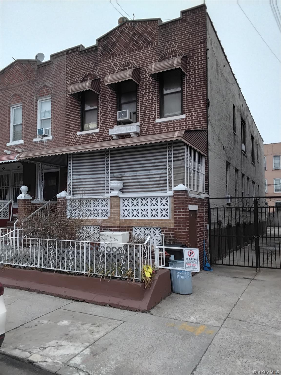 699 Bradford Street – For Sale