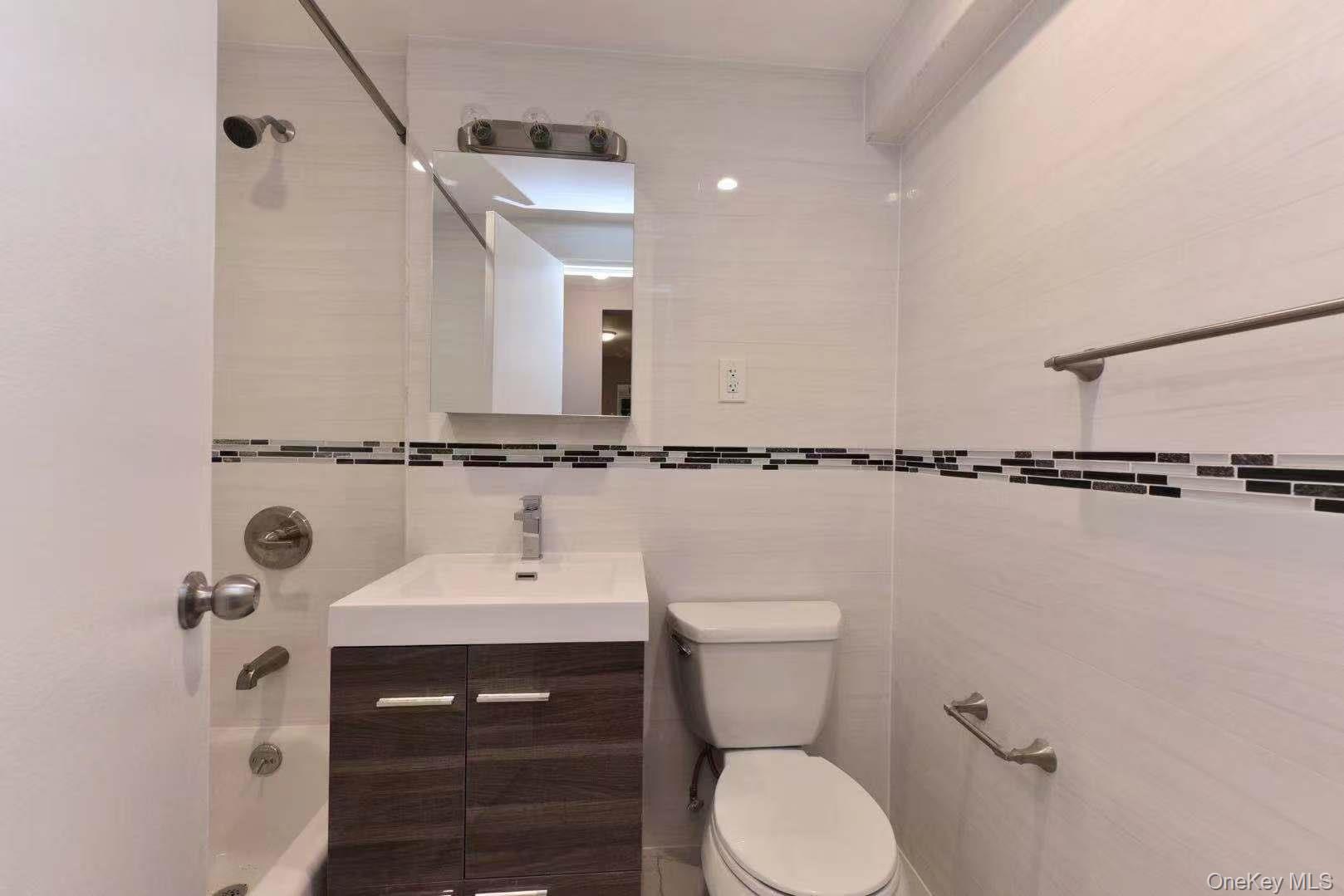 15272 Melbourne Avenue, Unit 2G photo 13