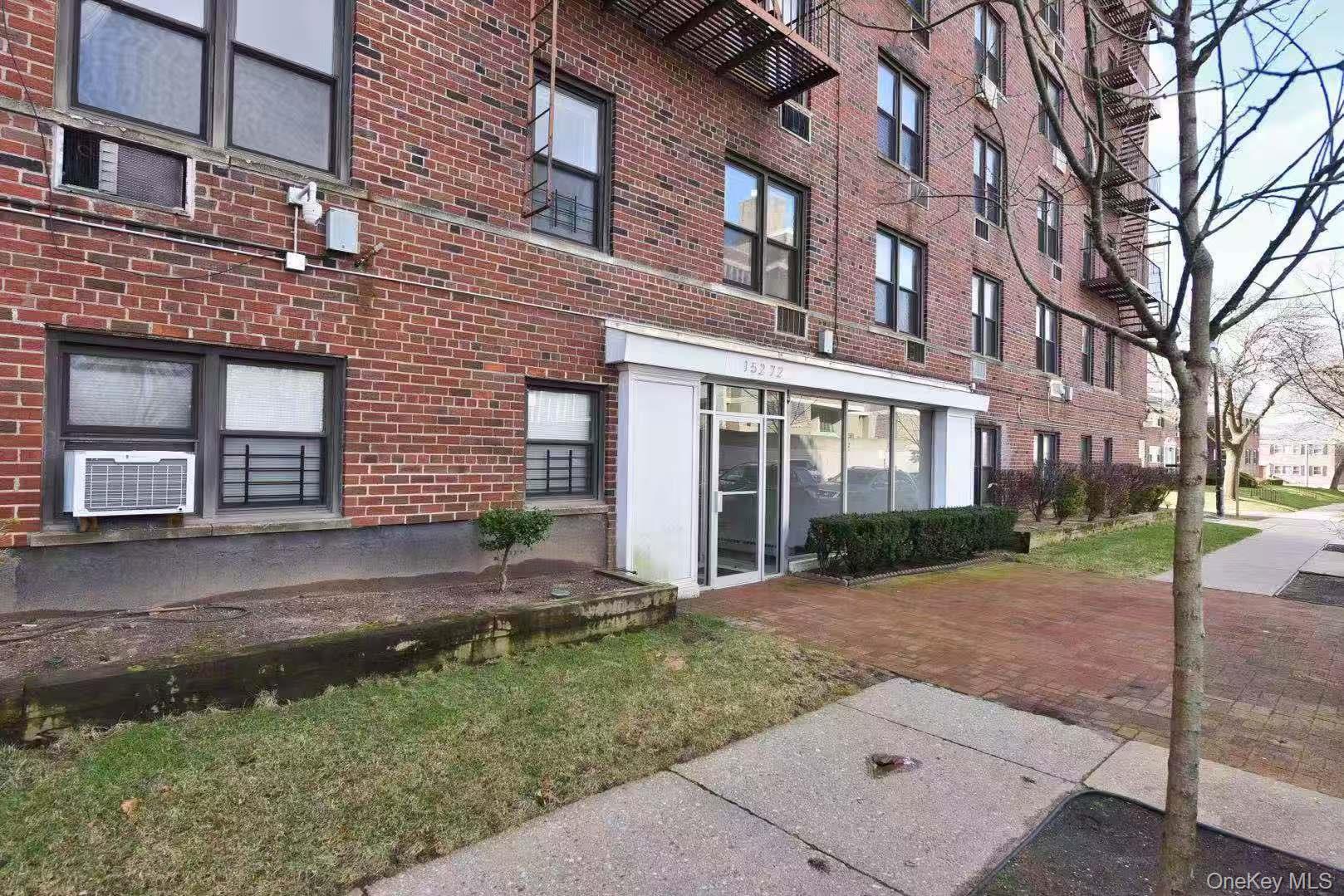 15272 Melbourne Avenue, Unit 2G photo 2