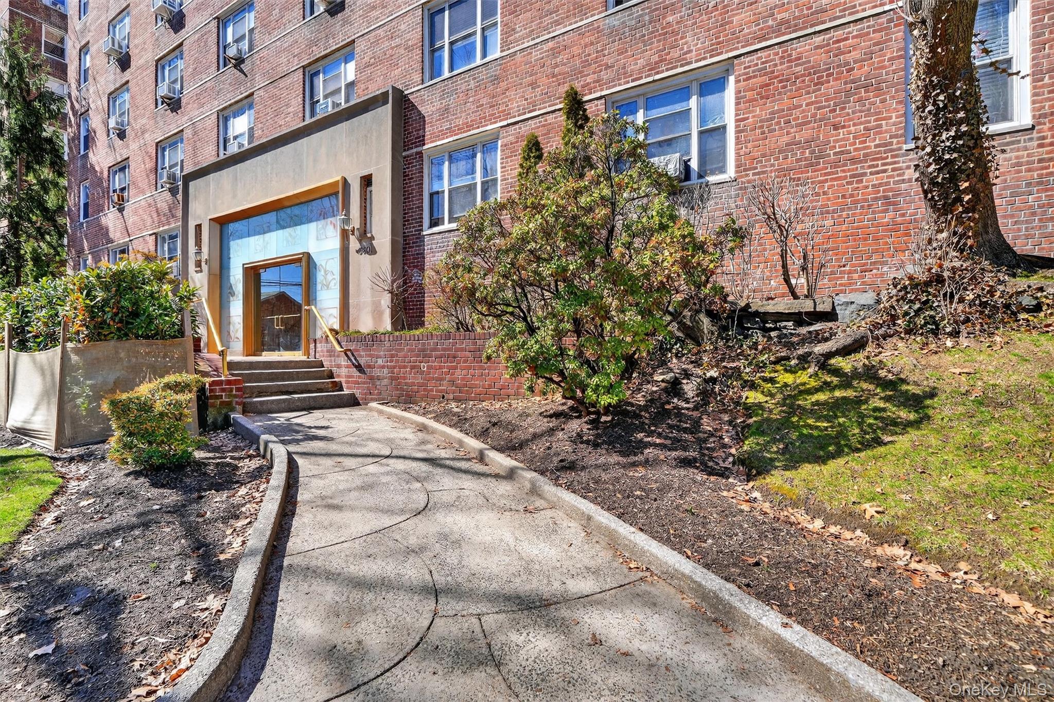 5601 Riverdale Avenue, Unit 5L photo 2