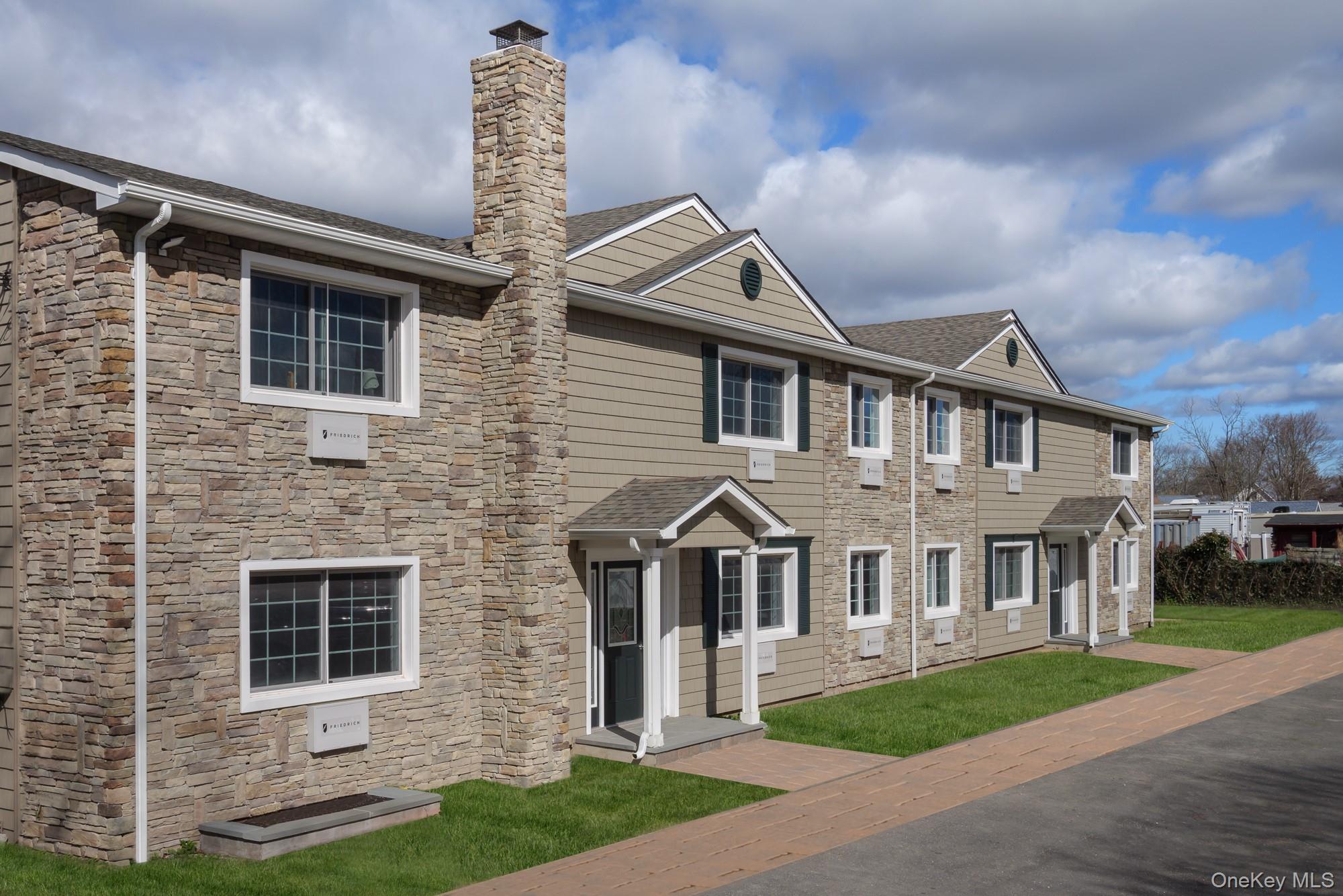 105 Lincoln Avenue, Unit M