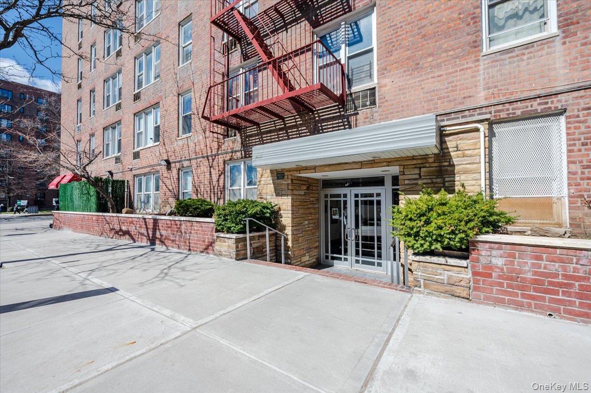 1332 Metropolitan Avenue, Unit 4K photo 2