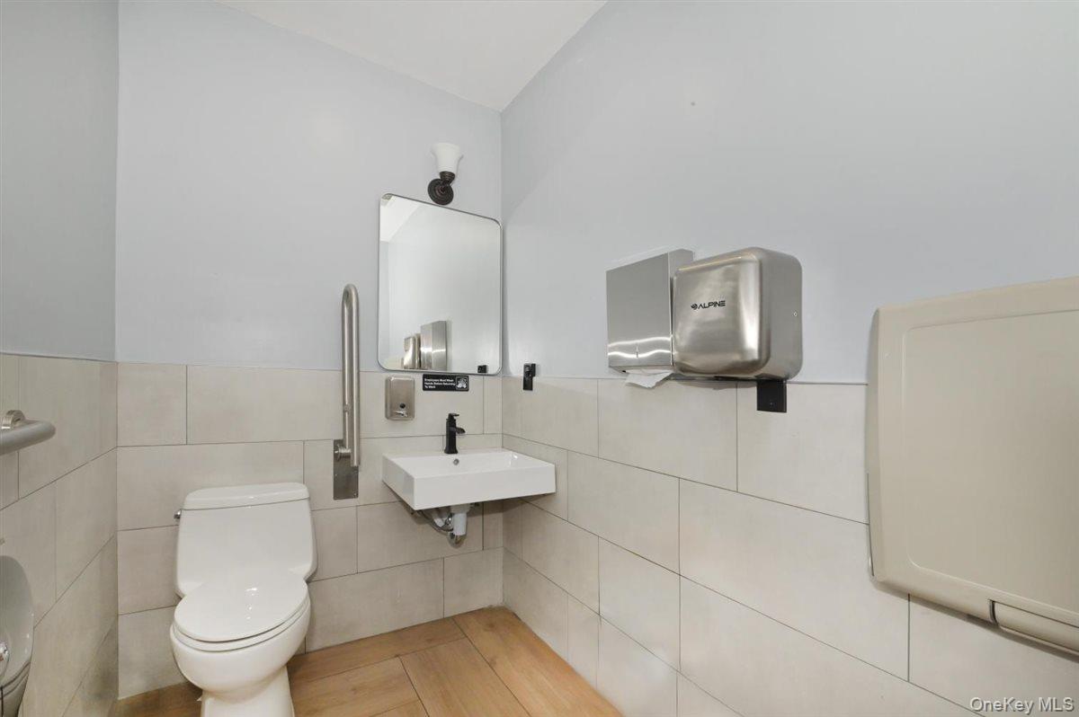 31 S Middle Neck Road – For Sale photo 19