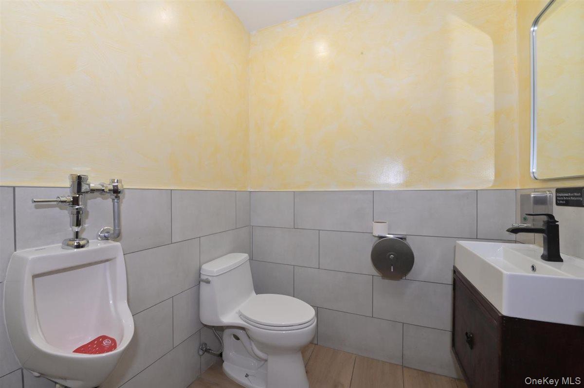 31 S Middle Neck Road – For Sale photo 21