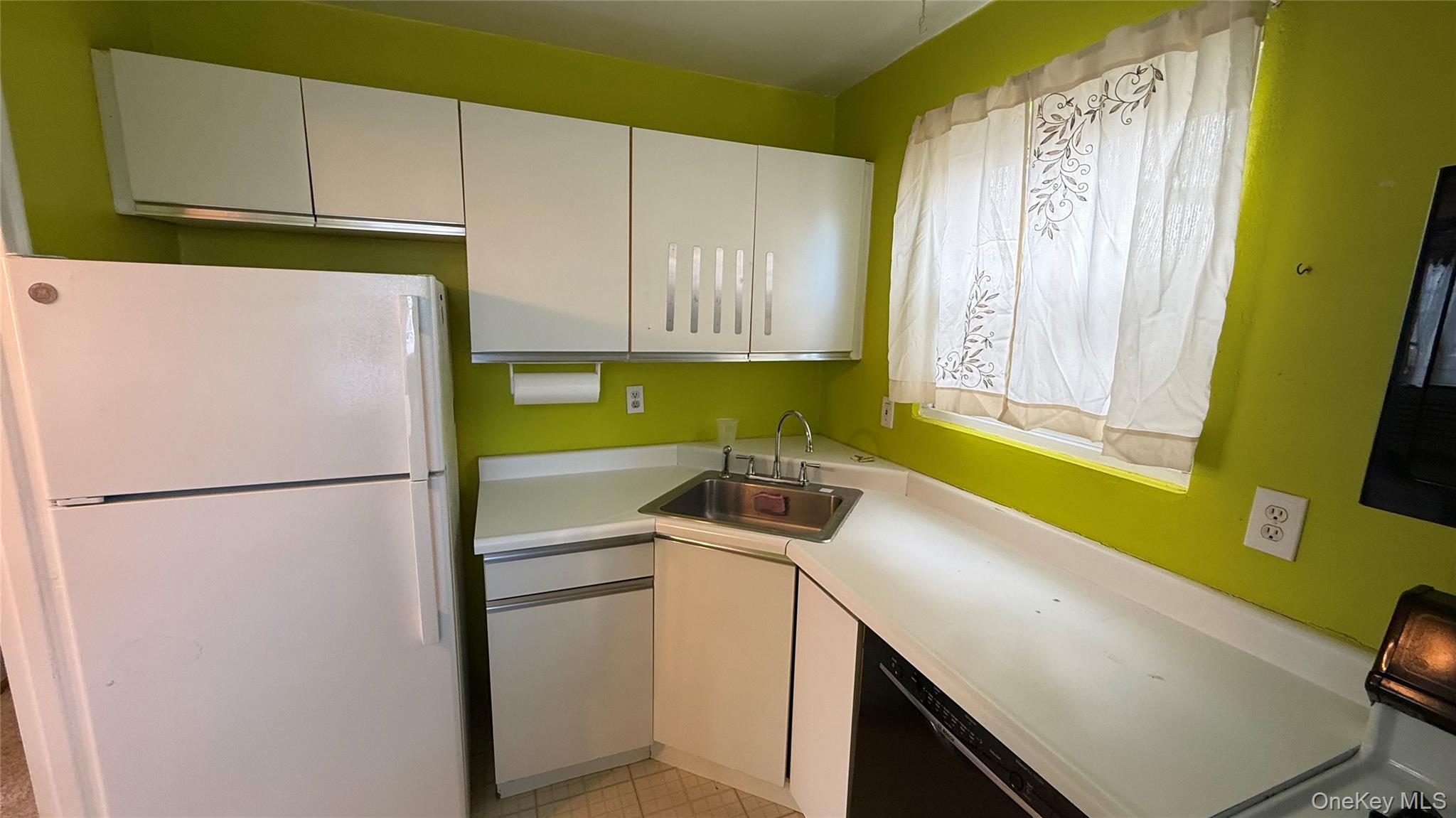 1072 Fenwood Drive, Unit 4 photo 3