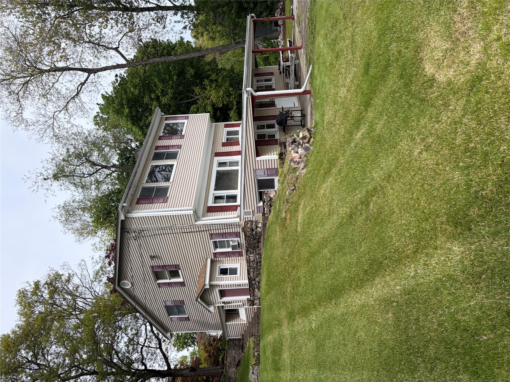 165 W Lakeshore Drive – For Sale
