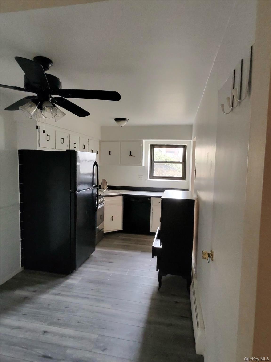 285 Sneden Place, Unit 285 photo 4