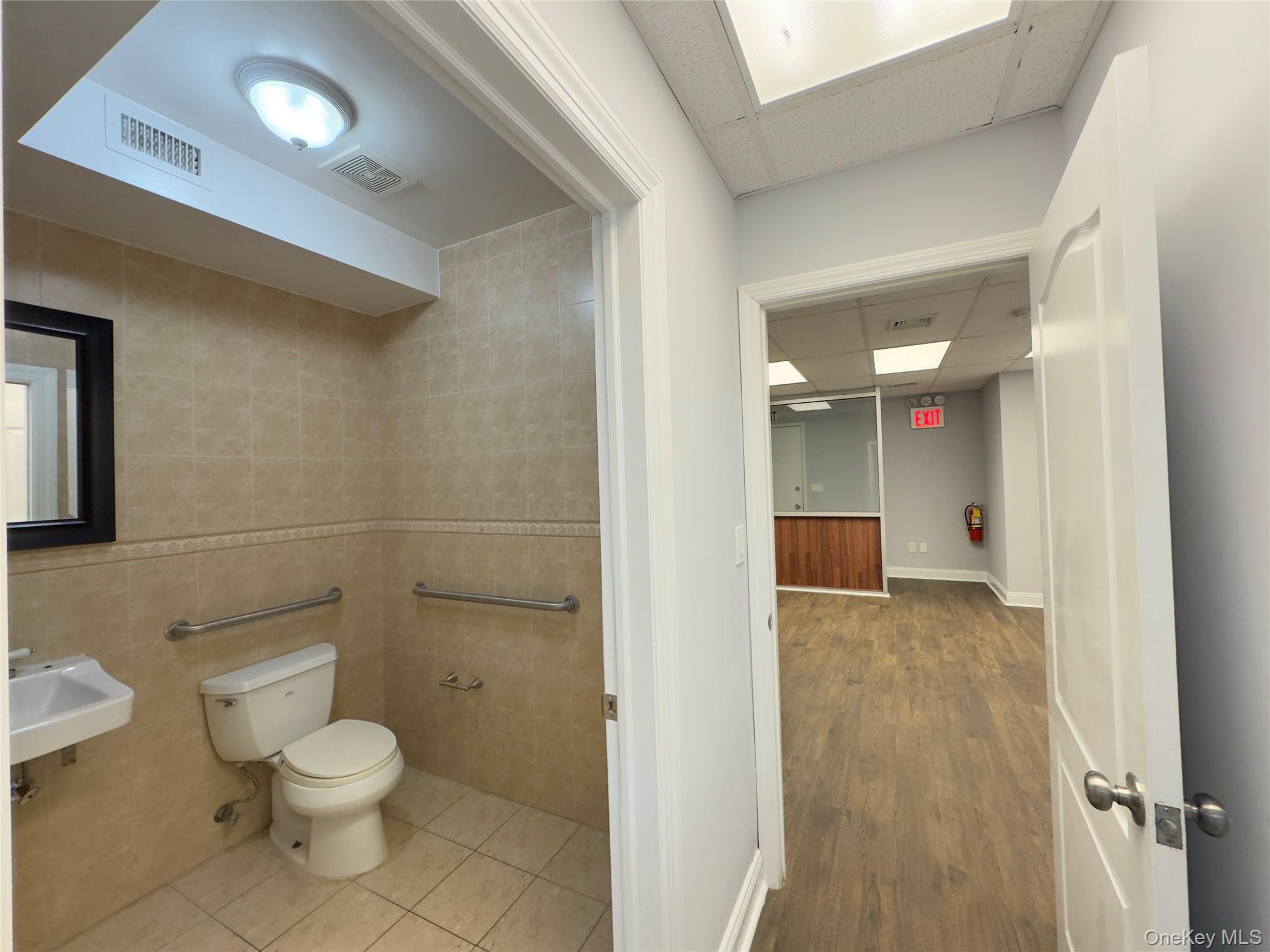 42-22 213 Street level1 bayside – For Rent photo 9