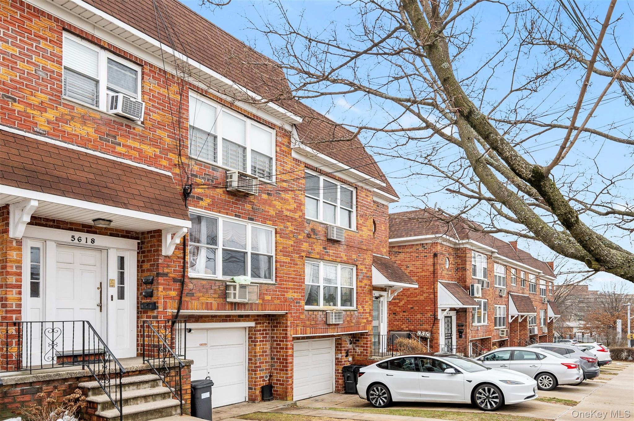 56-18 Cloverdale Boulevard – For Sale photo 2