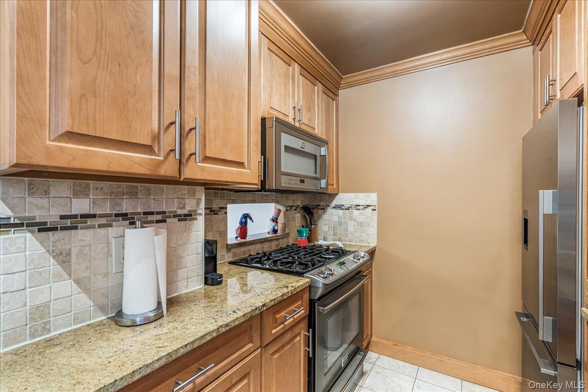 17-85 215th Street, Unit 16H photo 10