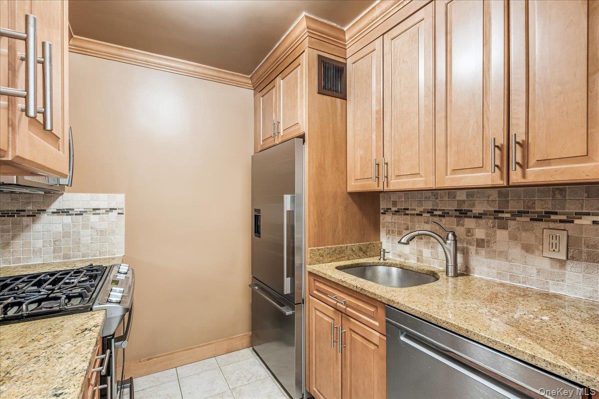 17-85 215th Street, Unit 16H photo 9