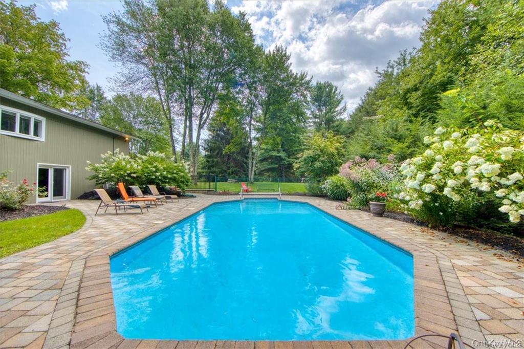 38 E Glen Wild Road – For Sale photo 4