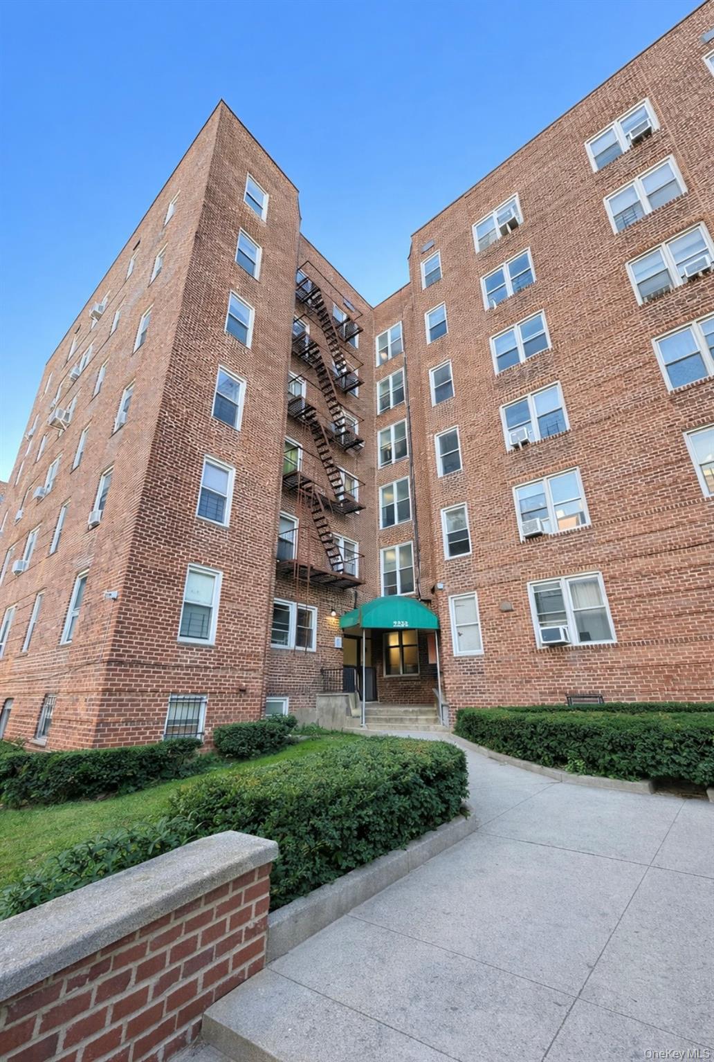 2255 Cruger Ave., Unit 1B