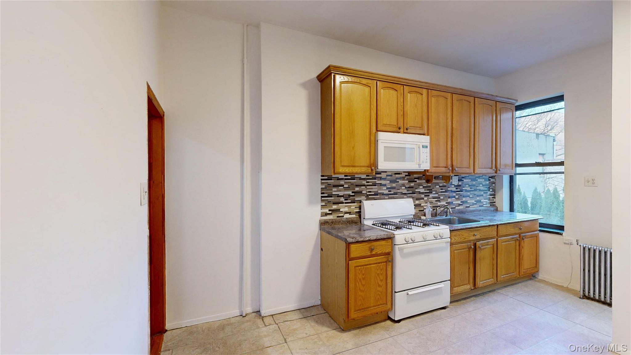 954 Manhattan Avenue – For Sale photo 4
