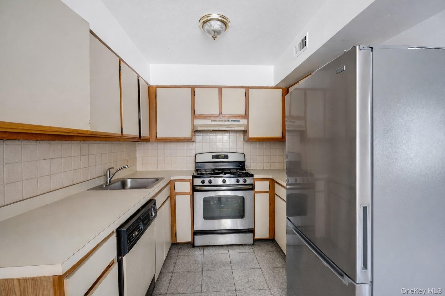 327A Mersereau Avenue – For Sale photo 5