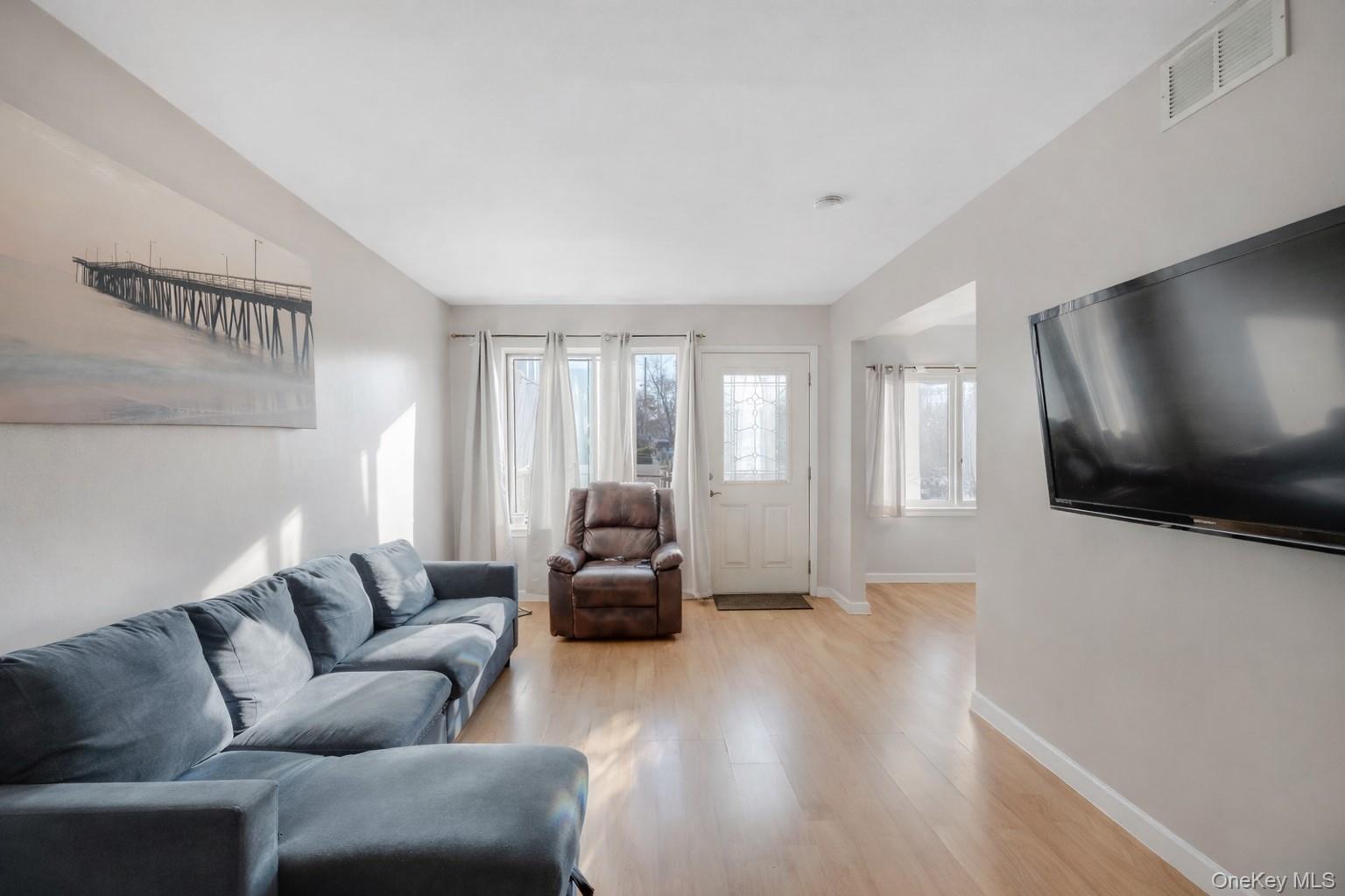 327A Mersereau Avenue – For Sale photo 2