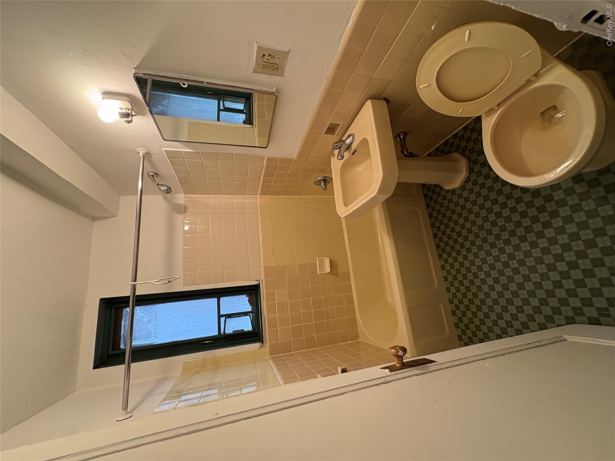 24 Metropolitan Oval, Unit ME photo 4