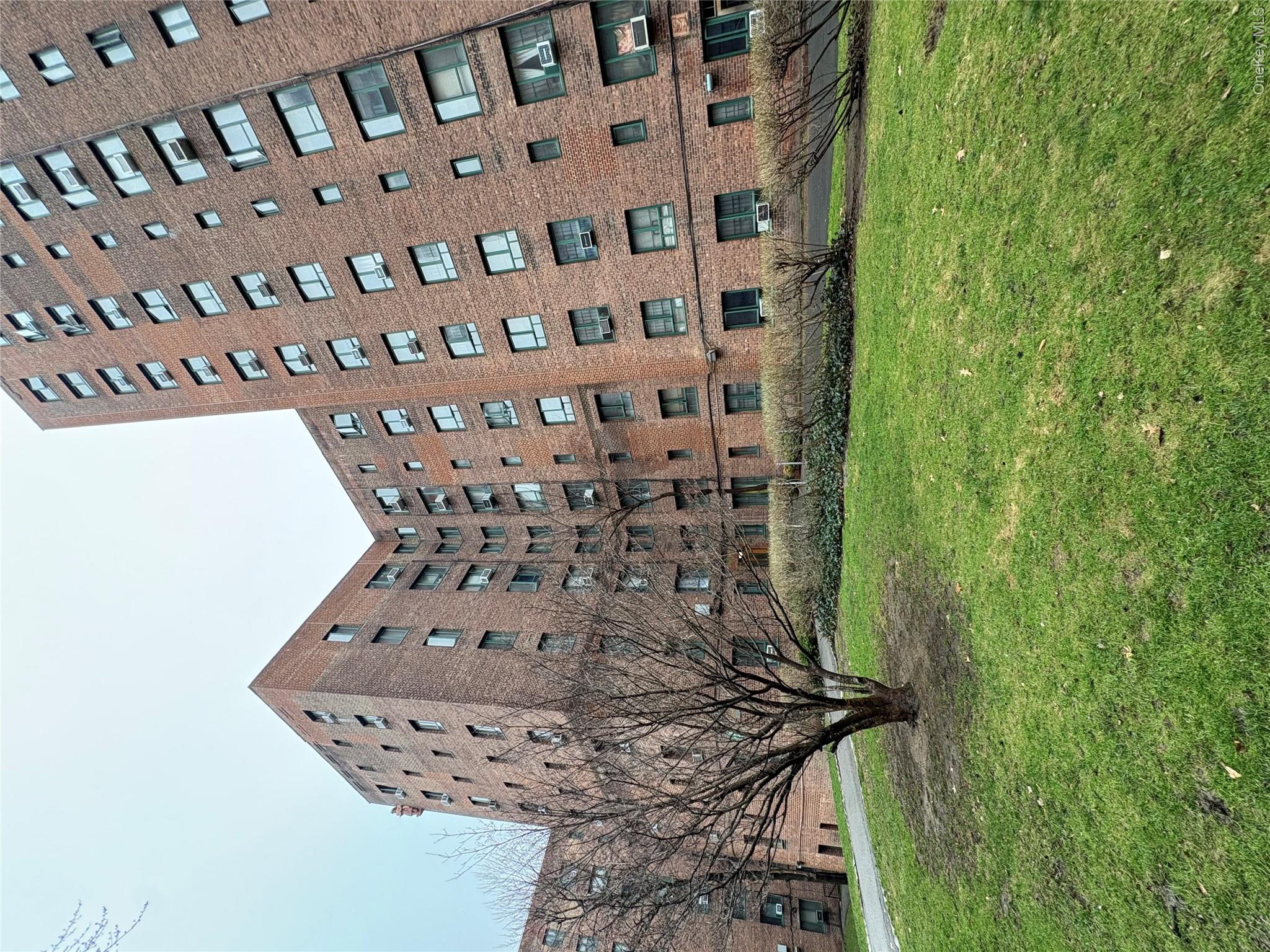 24 Metropolitan Oval, Unit ME photo 10