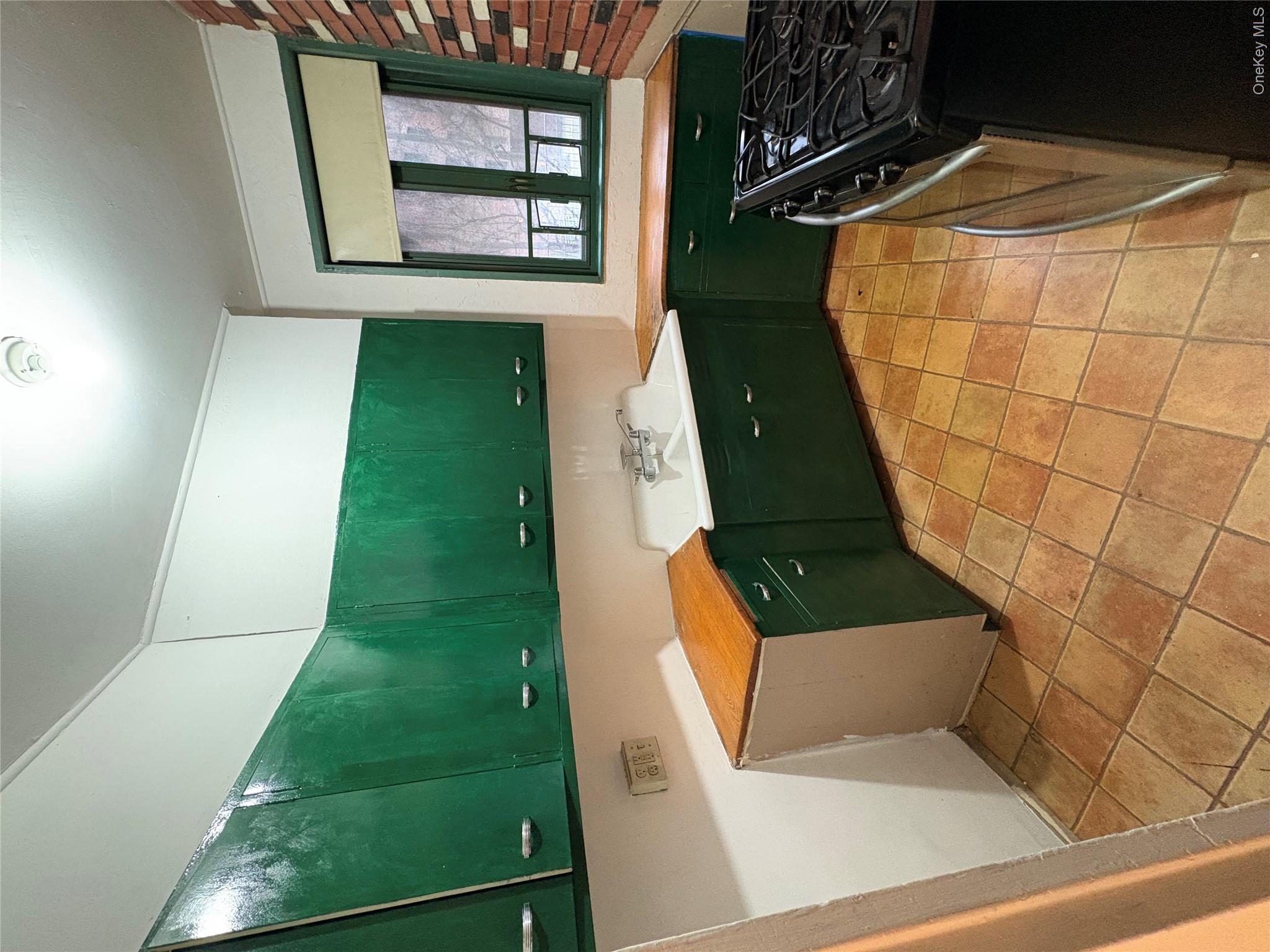 24 Metropolitan Oval, Unit ME photo 2