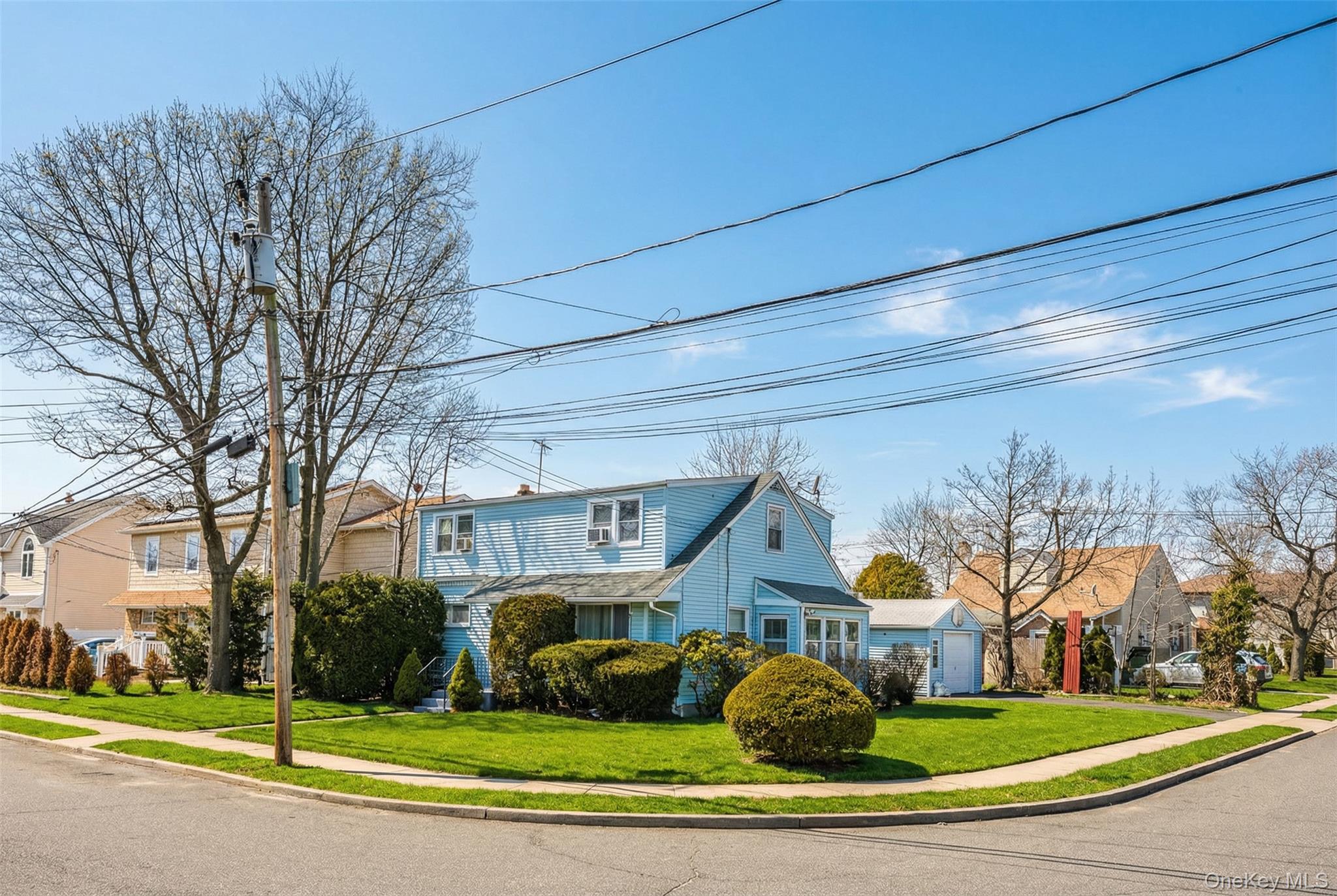 282 Caryl Drive – For Sale