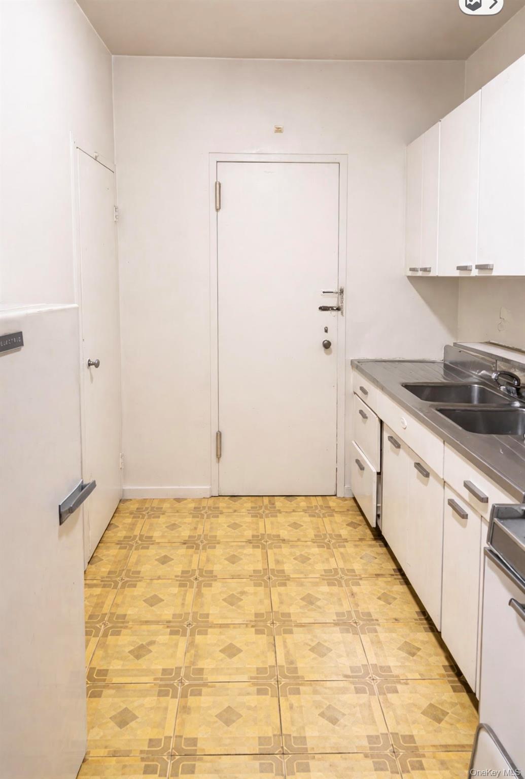 2 Fordham Hill Oval, Unit 1G photo 2