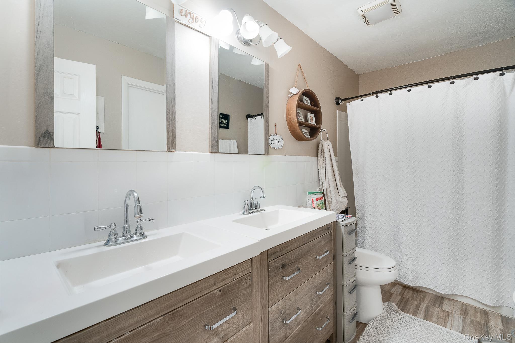 8 Larissa Lane – For Sale photo 12