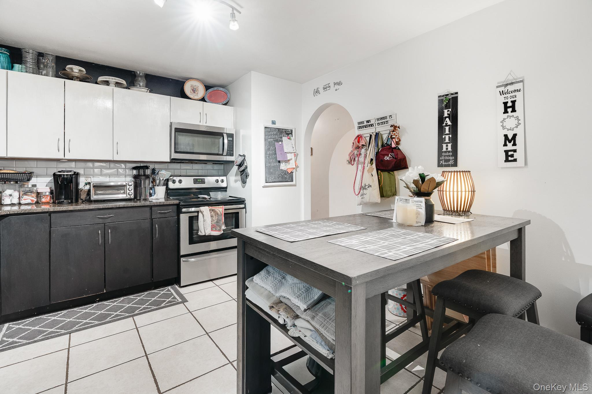 8 Larissa Lane – For Sale photo 10