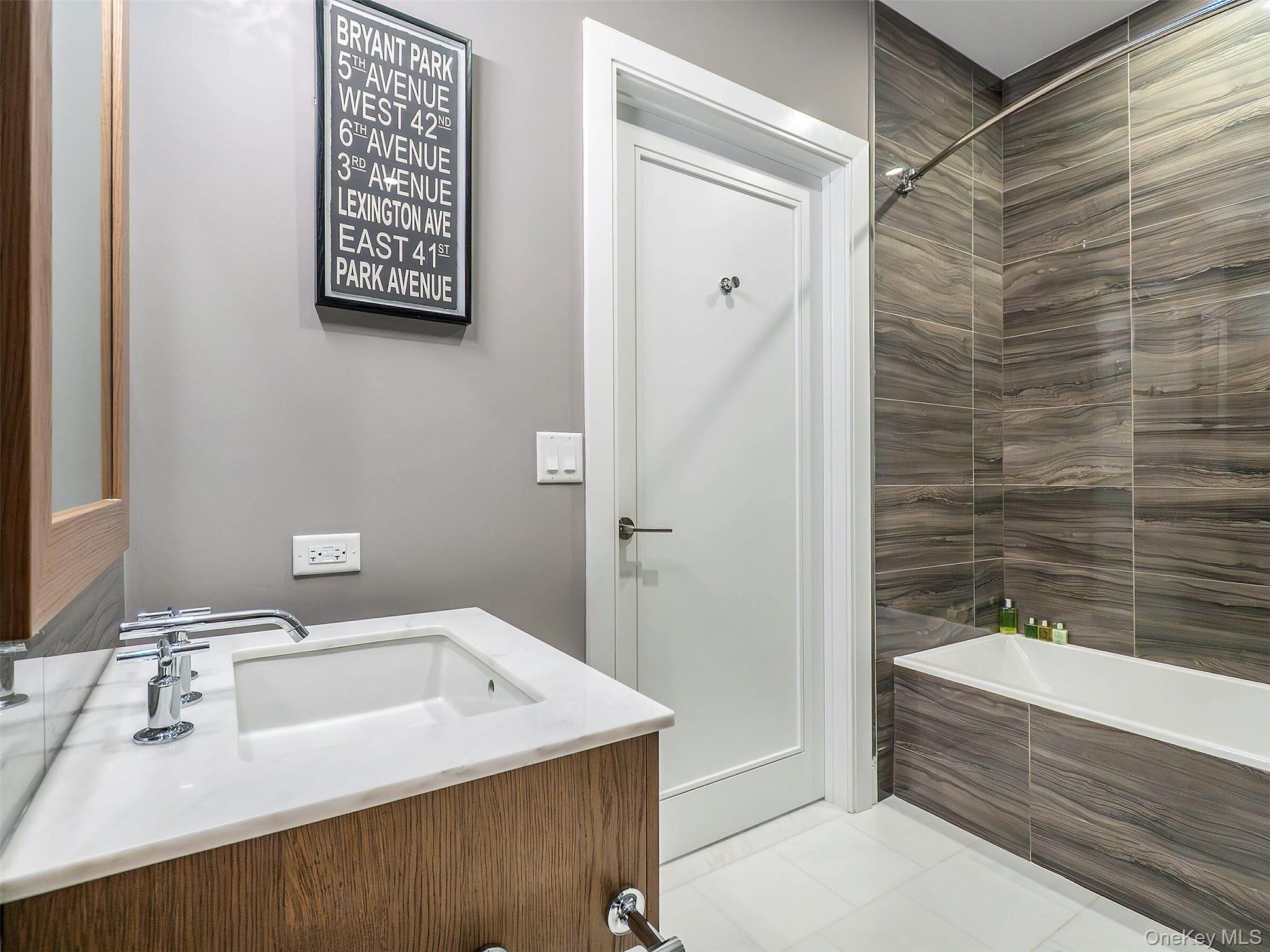 100 Garvies Point Road, Unit 1116 photo 25