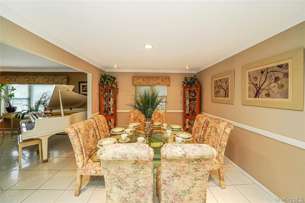 33 Peachtree Lane – For Sale photo 3