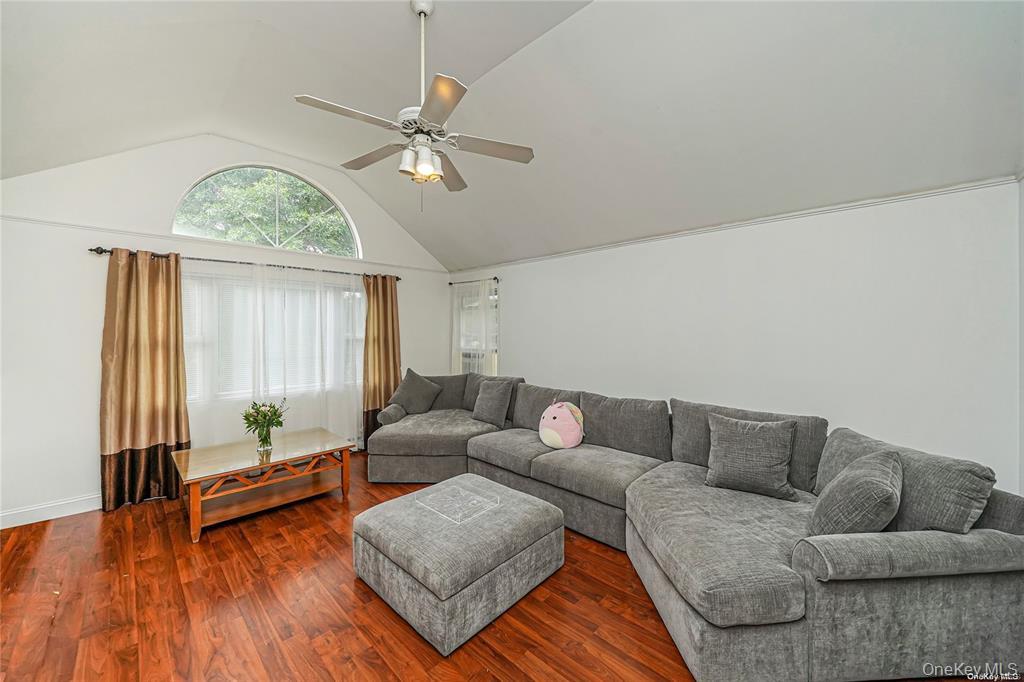 33 Peachtree Lane – For Sale photo 23