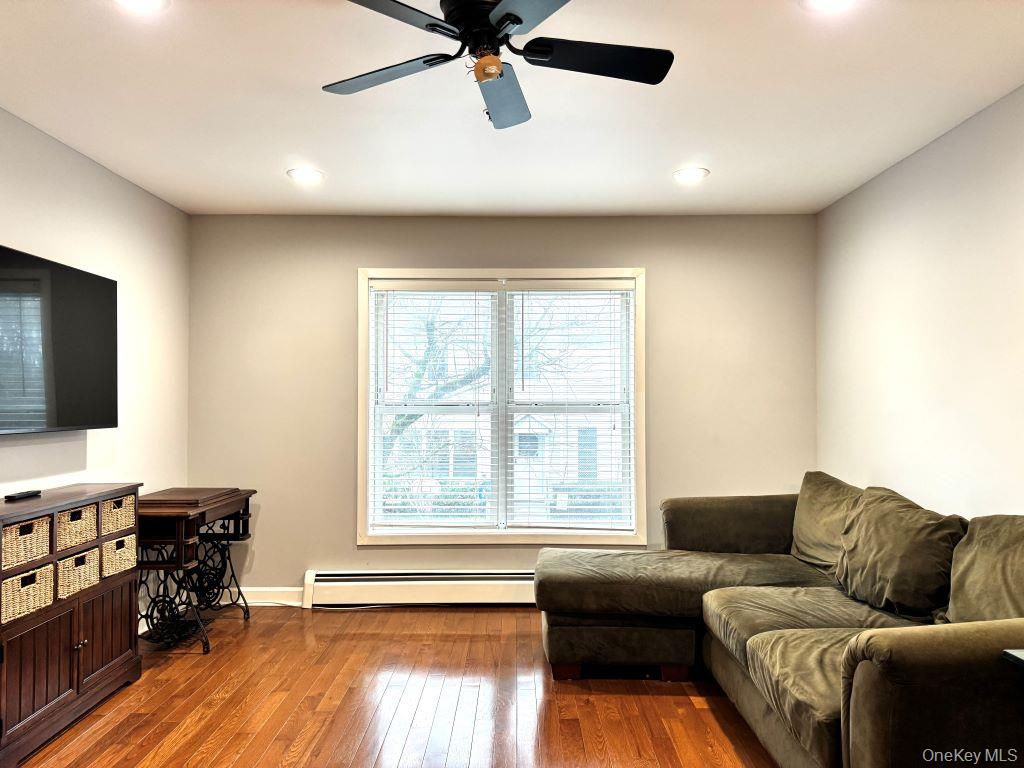 11 Livingston Manor, Unit 11 photo 3