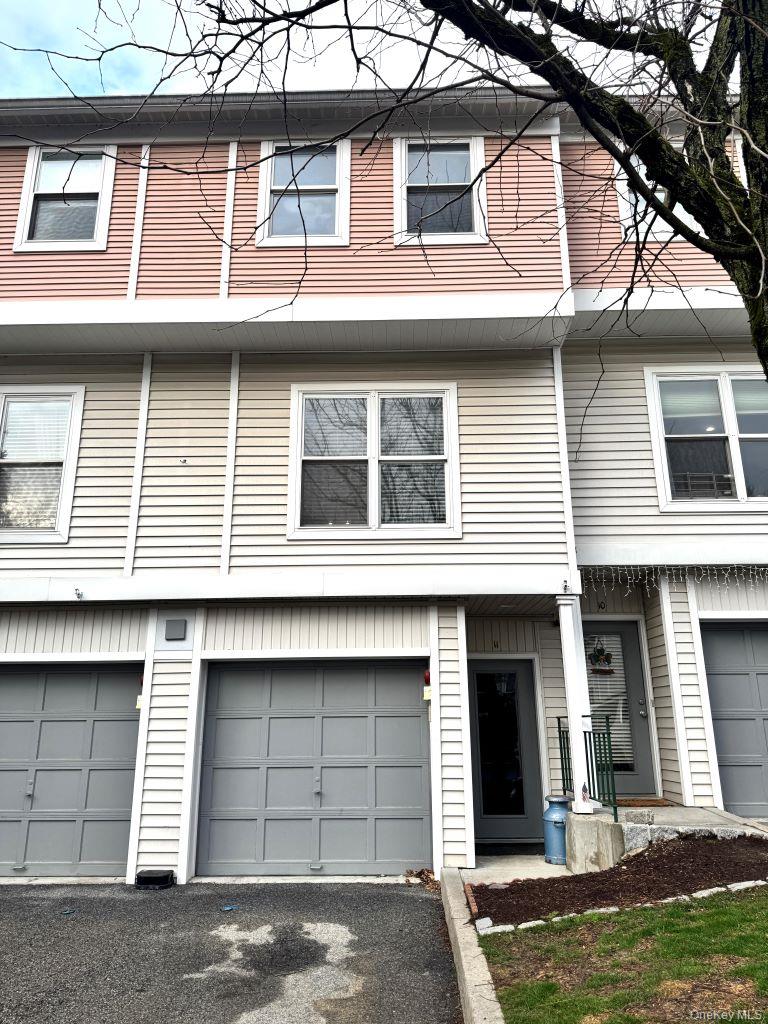 11 Livingston Manor, Unit 11