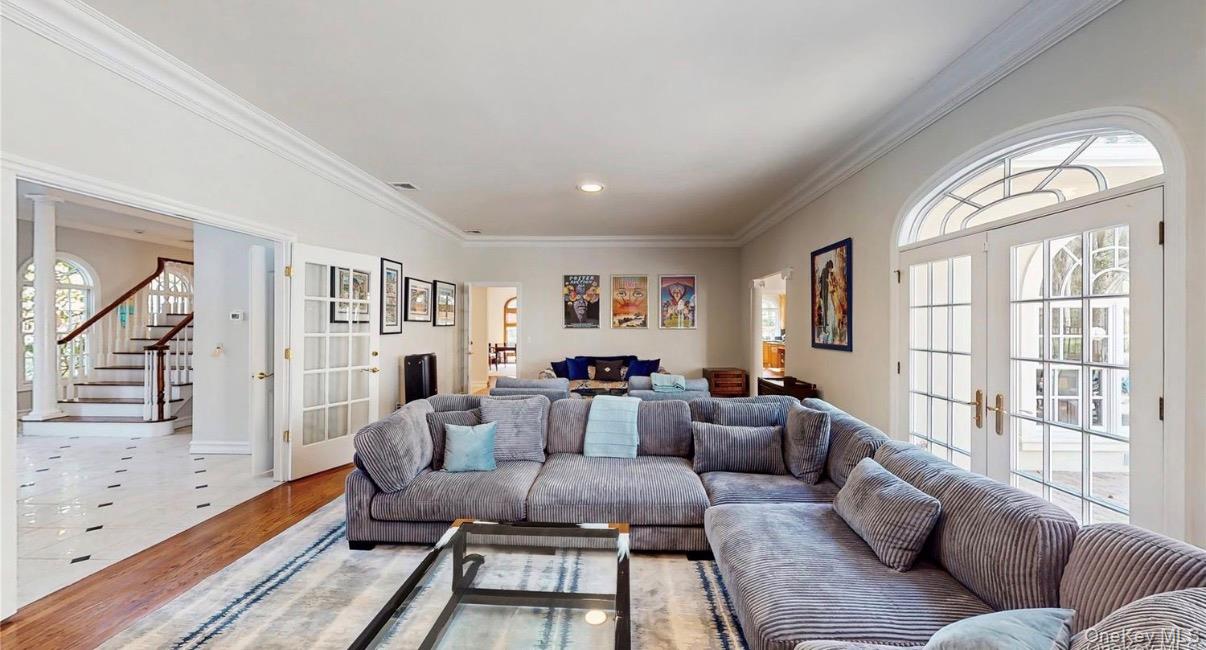 406 Duck Pond  Rd – For Sale photo 4
