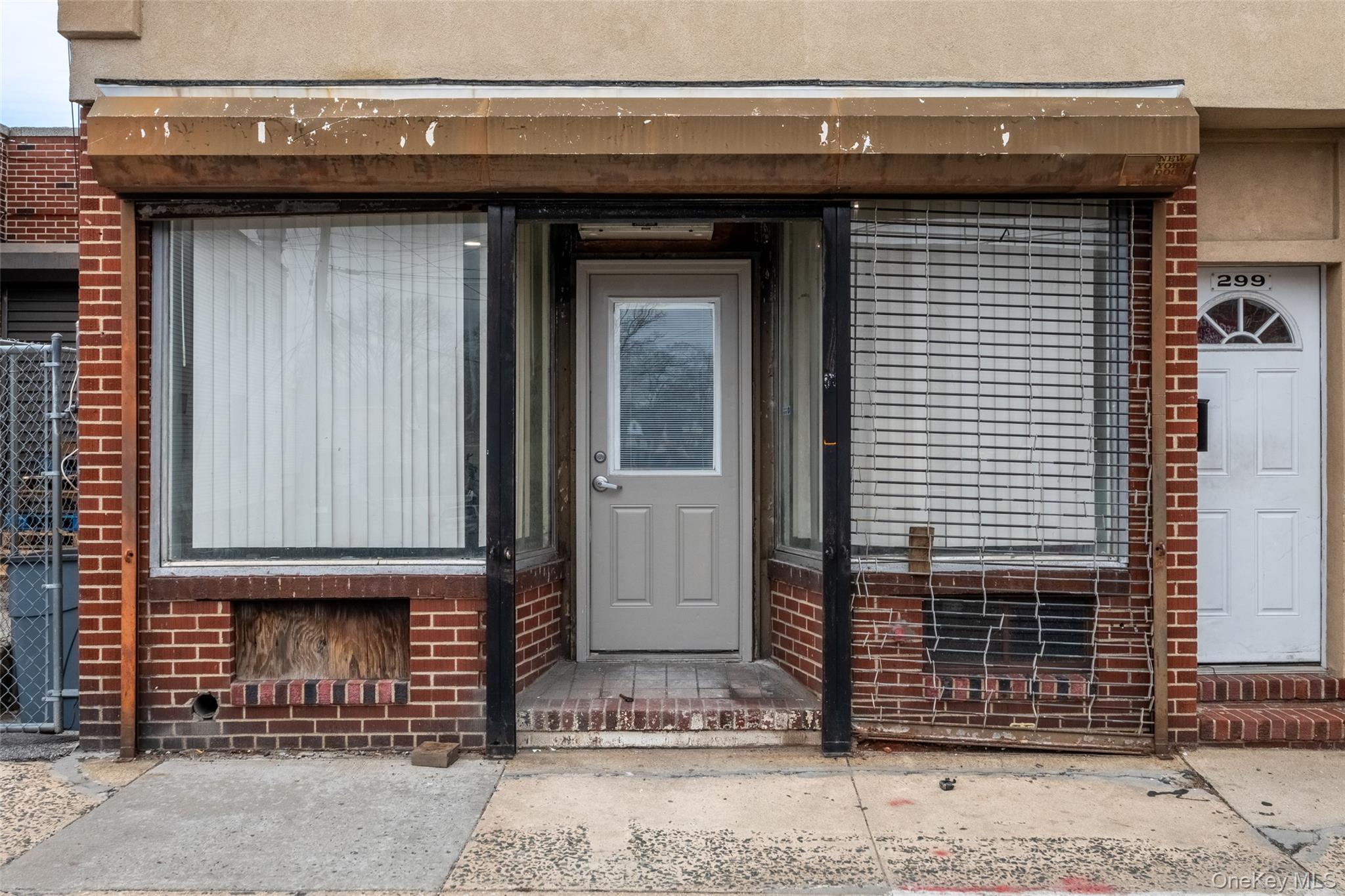 299 E Third Street, Unit Store Fron photo 2