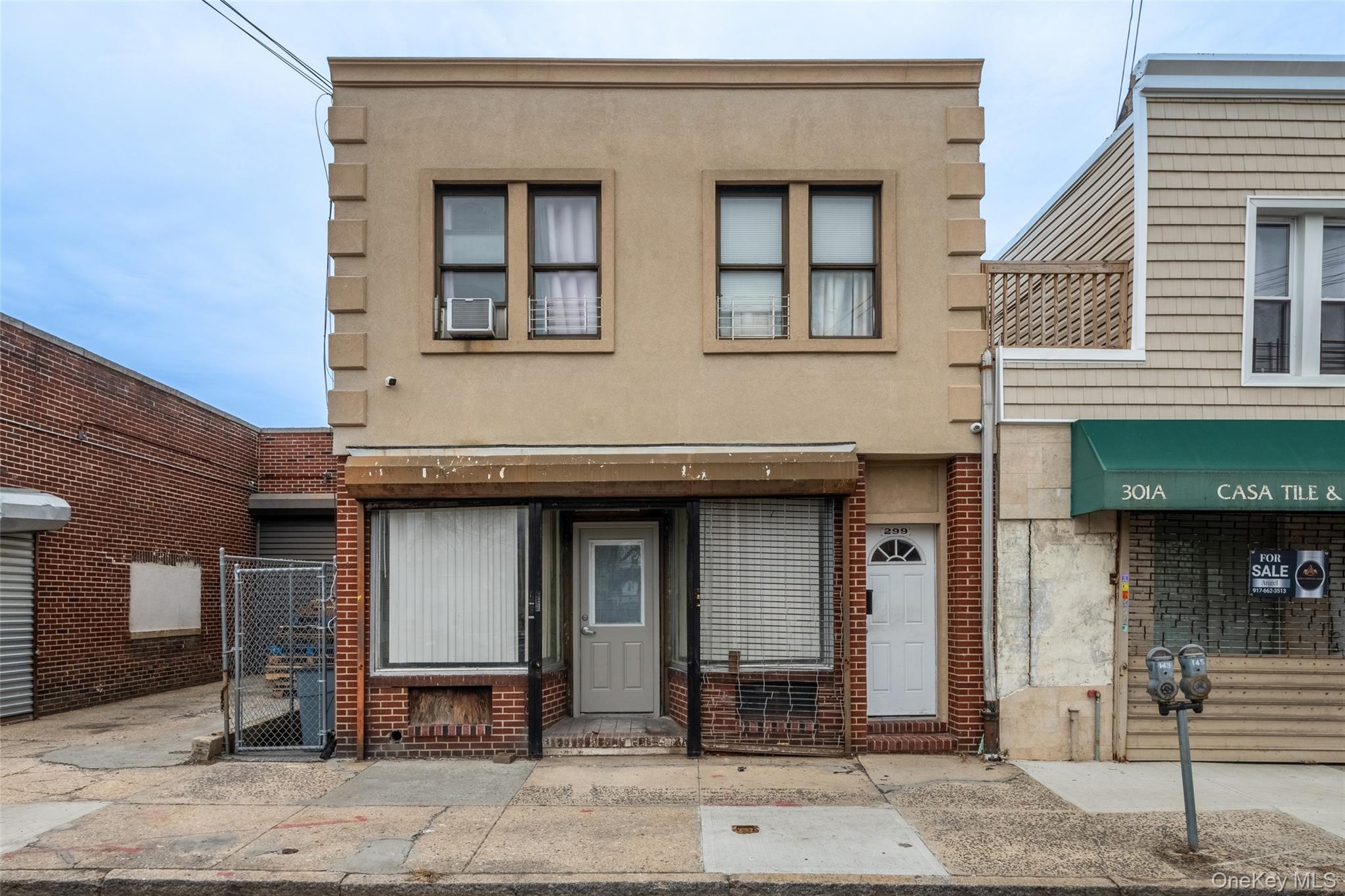 299 E Third Street, Unit Store Fron