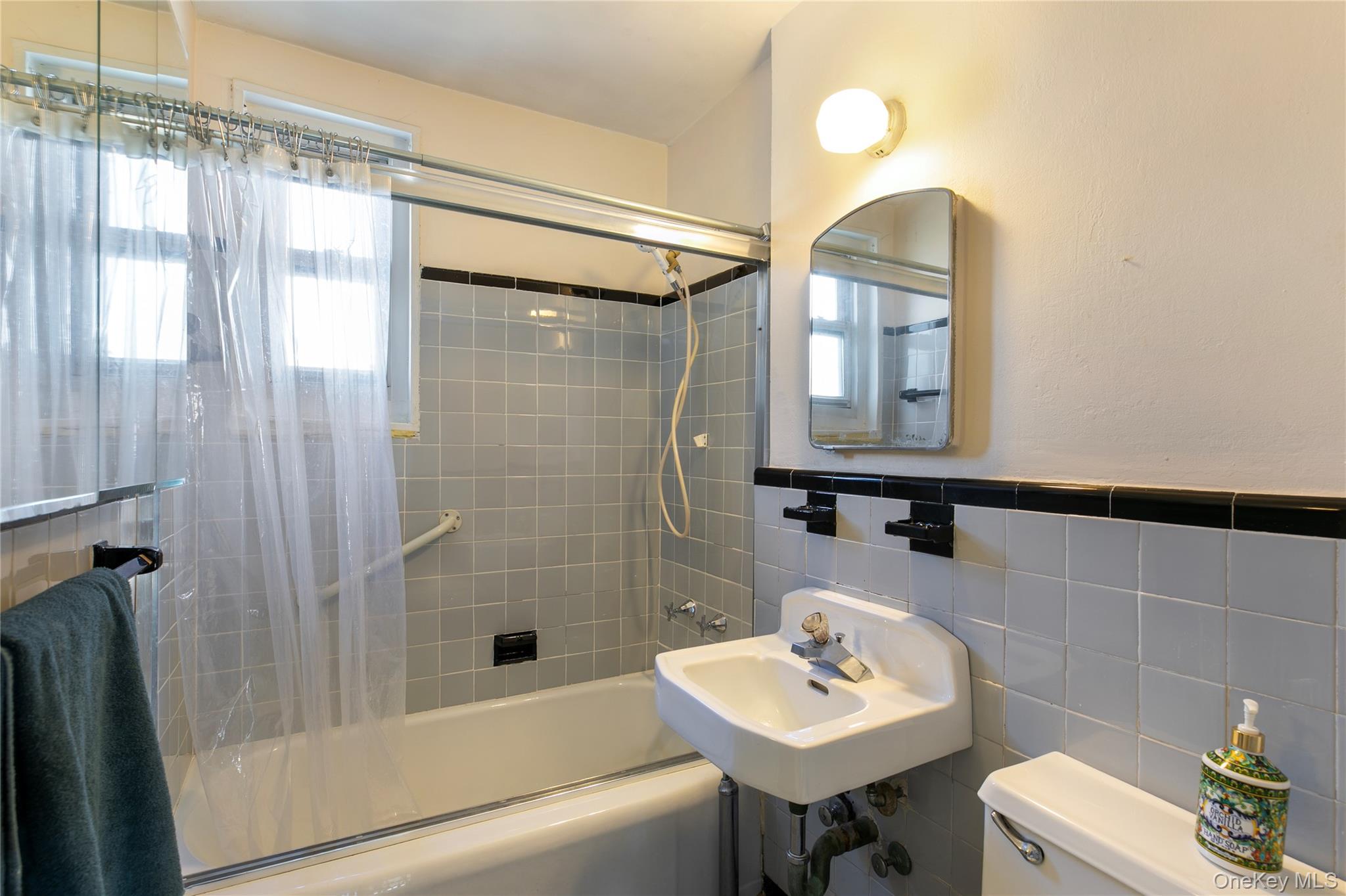255-14 61st Ave, Unit 14 photo 5