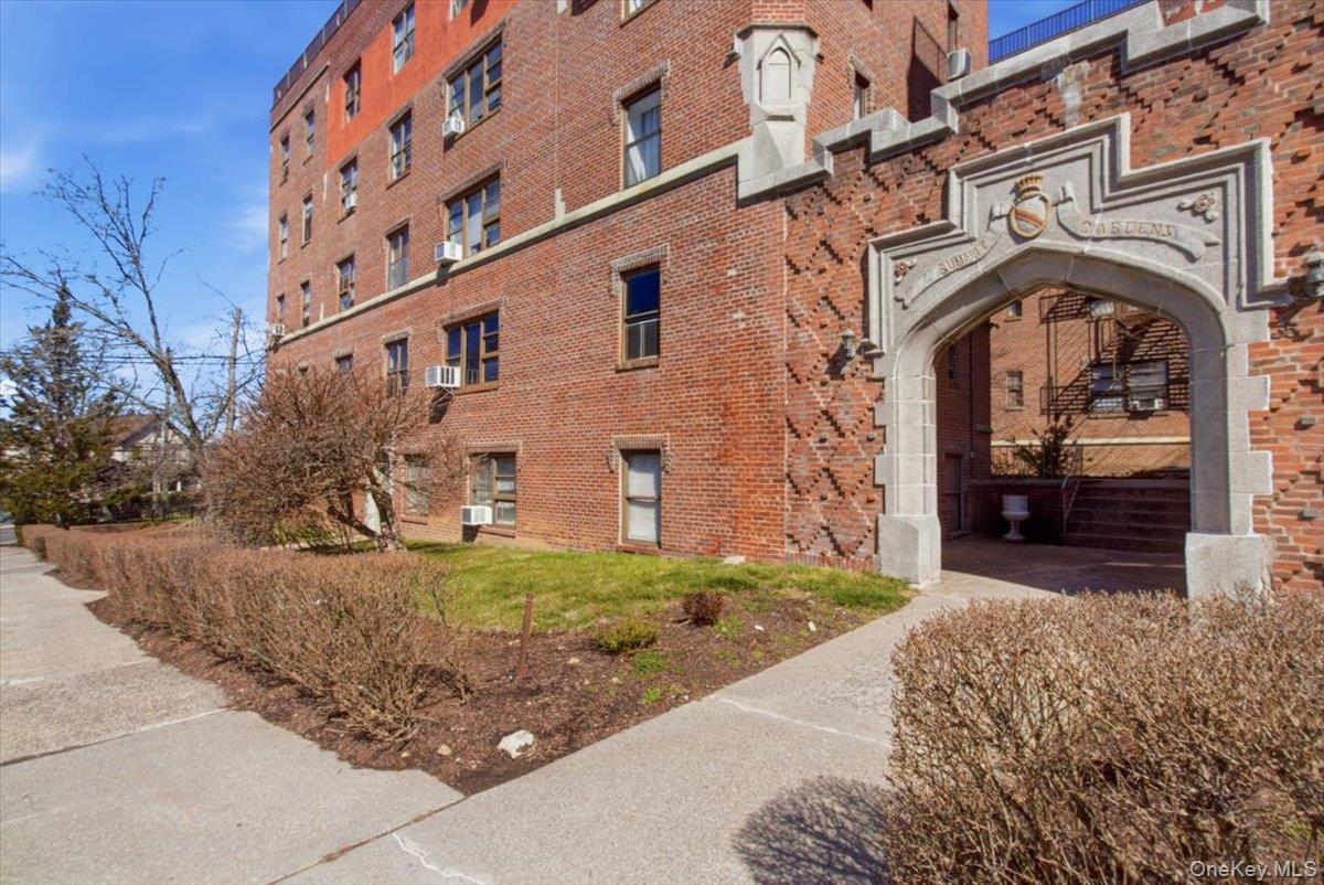 37 Summit Avenue, Unit 3A photo 4