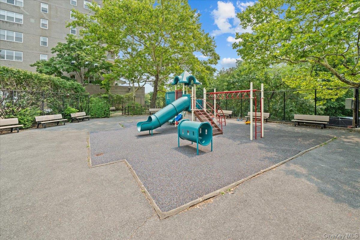 555 Kappock Street, Unit 11G photo 34